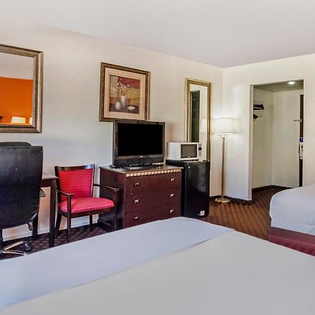 Oyo Townhouse Dodge City Ks Экстерьер фото