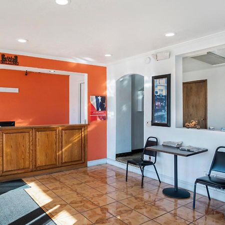 Oyo Townhouse Dodge City Ks Экстерьер фото