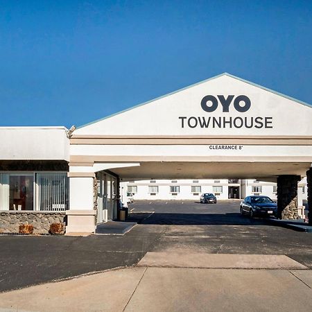 Oyo Townhouse Dodge City Ks Экстерьер фото