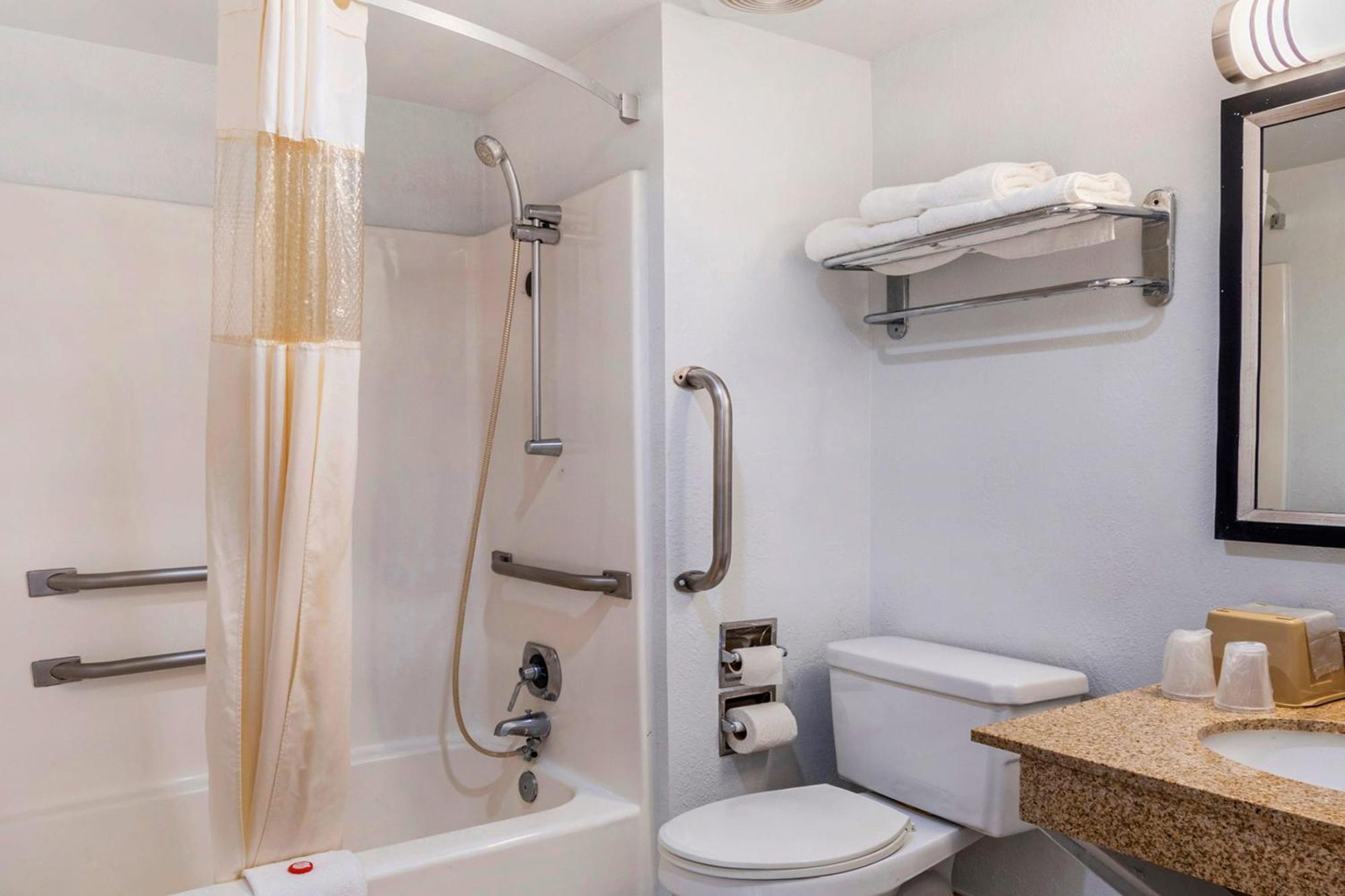 Oyo Townhouse Dodge City Ks Экстерьер фото