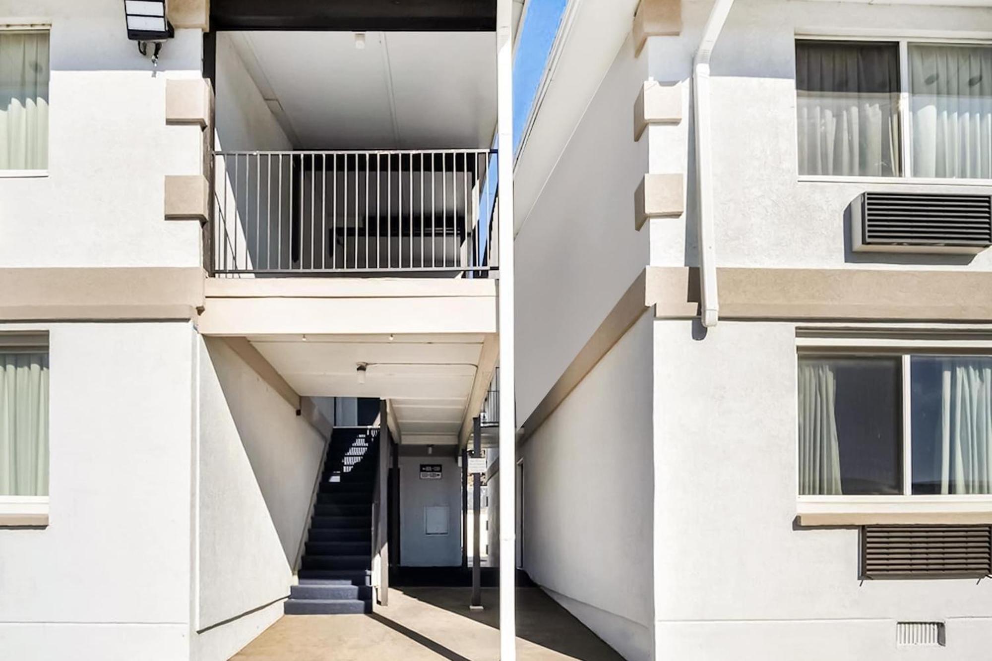 Oyo Townhouse Dodge City Ks Экстерьер фото