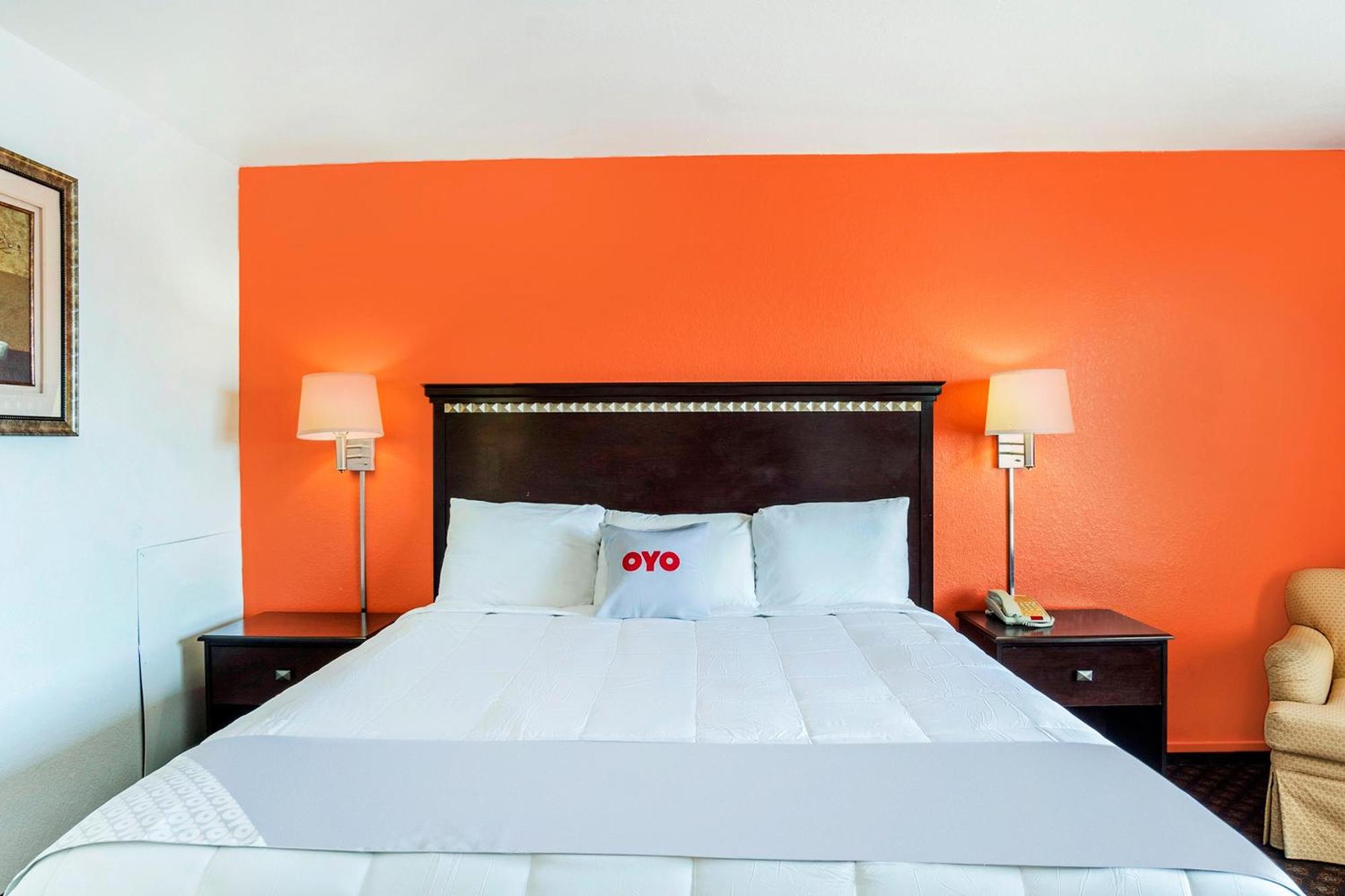Oyo Townhouse Dodge City Ks Экстерьер фото