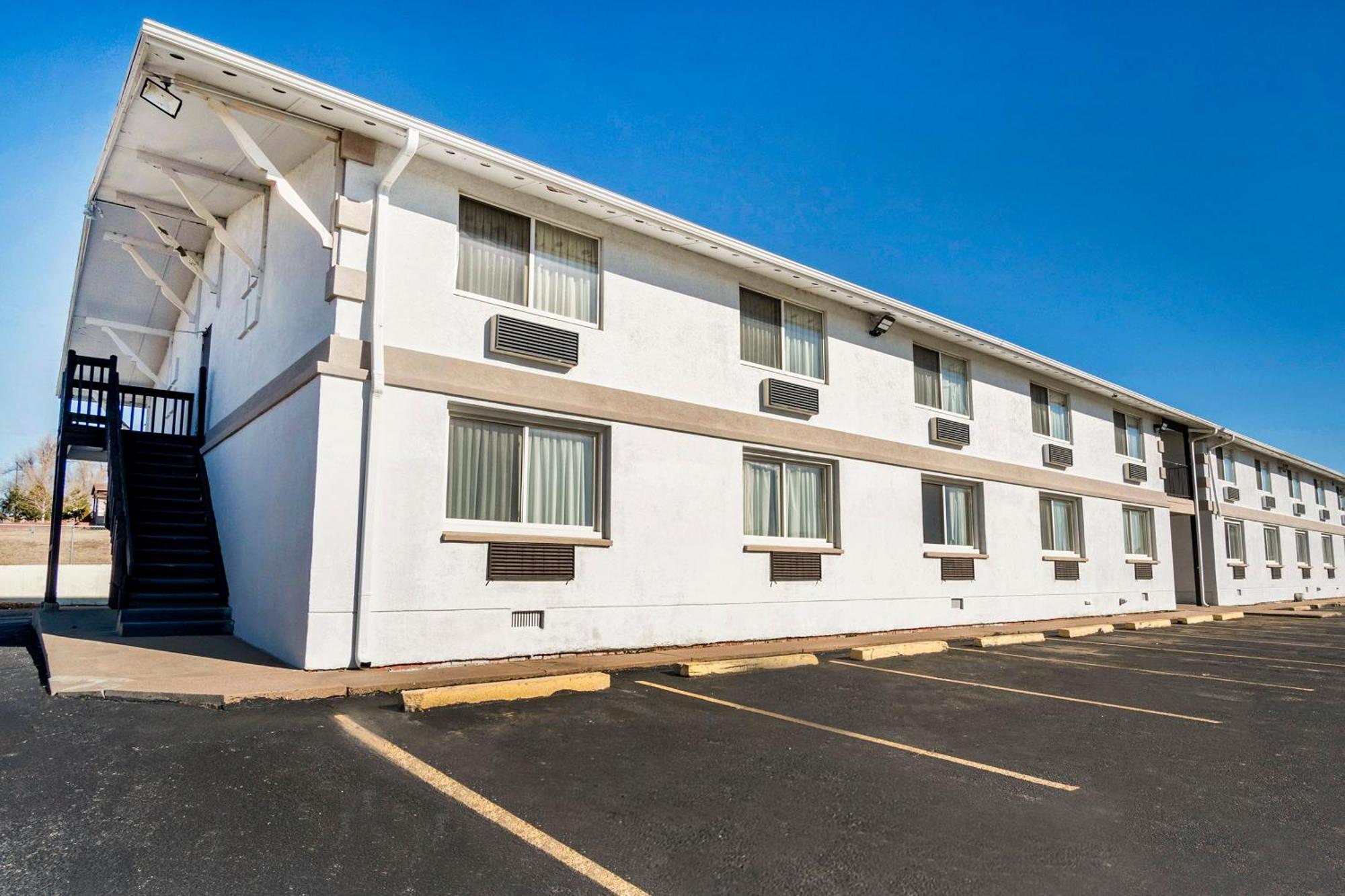 Oyo Townhouse Dodge City Ks Экстерьер фото
