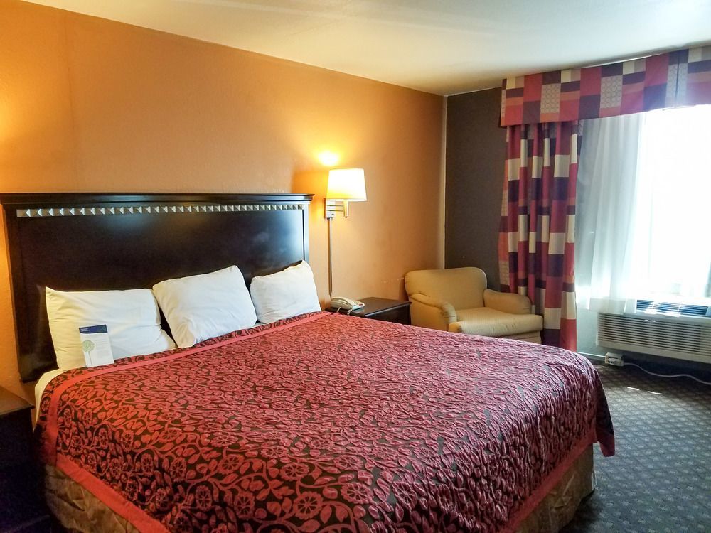 Oyo Townhouse Dodge City Ks Экстерьер фото