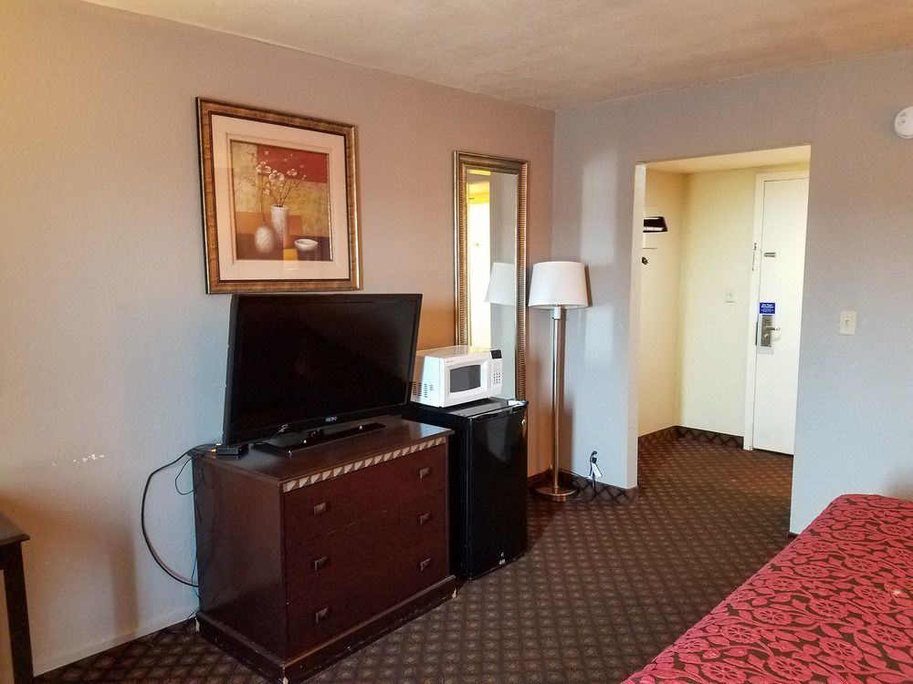 Oyo Townhouse Dodge City Ks Экстерьер фото